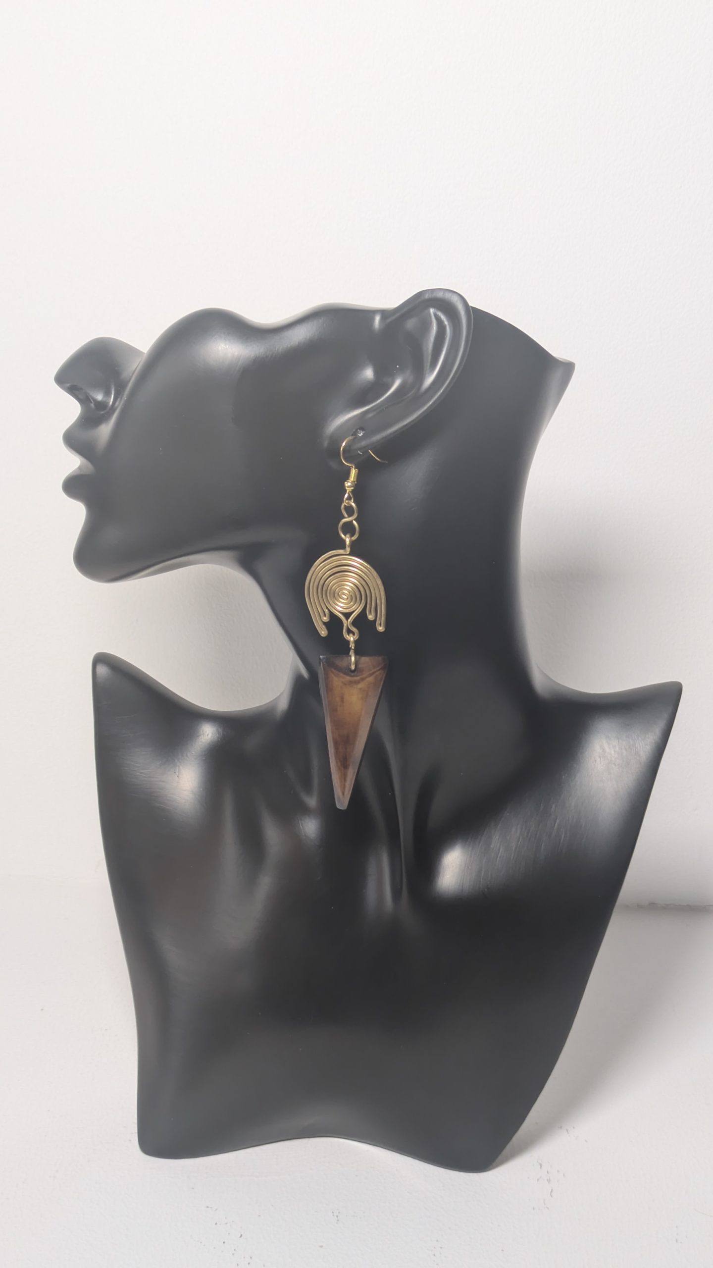 Messing Ohrringe mit Knochen Anhänger